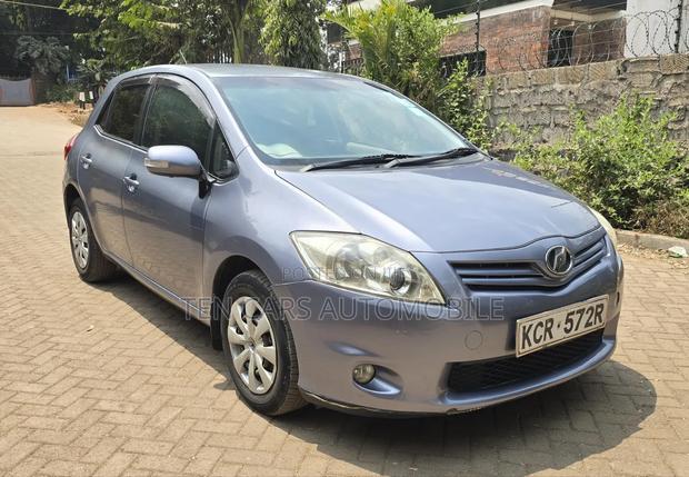 Toyota Auris 2010 Silver