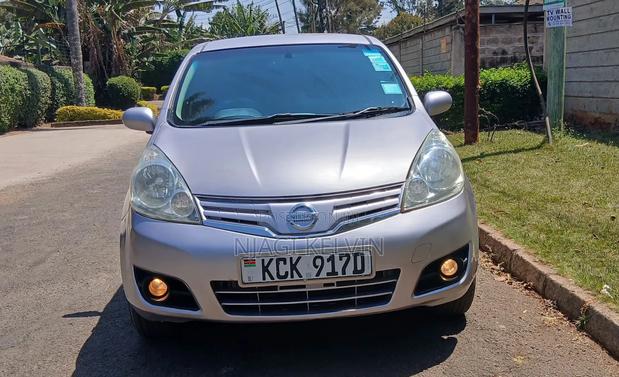 Nissan Note 2010 Purple