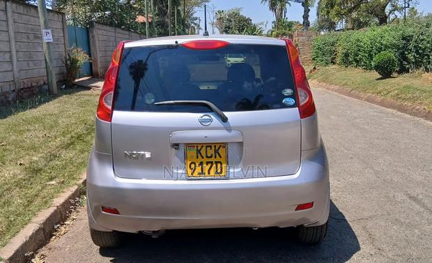 Nissan Note 2010 Purple