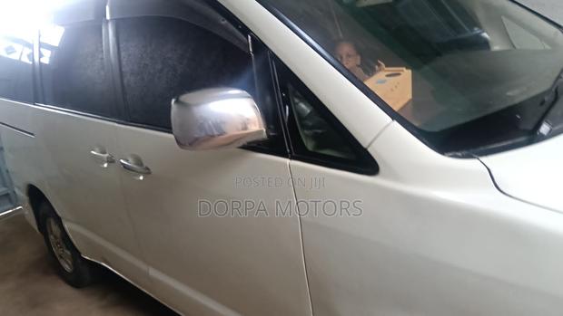 Toyota Voxy X 2WD 8-Seater 2003 White