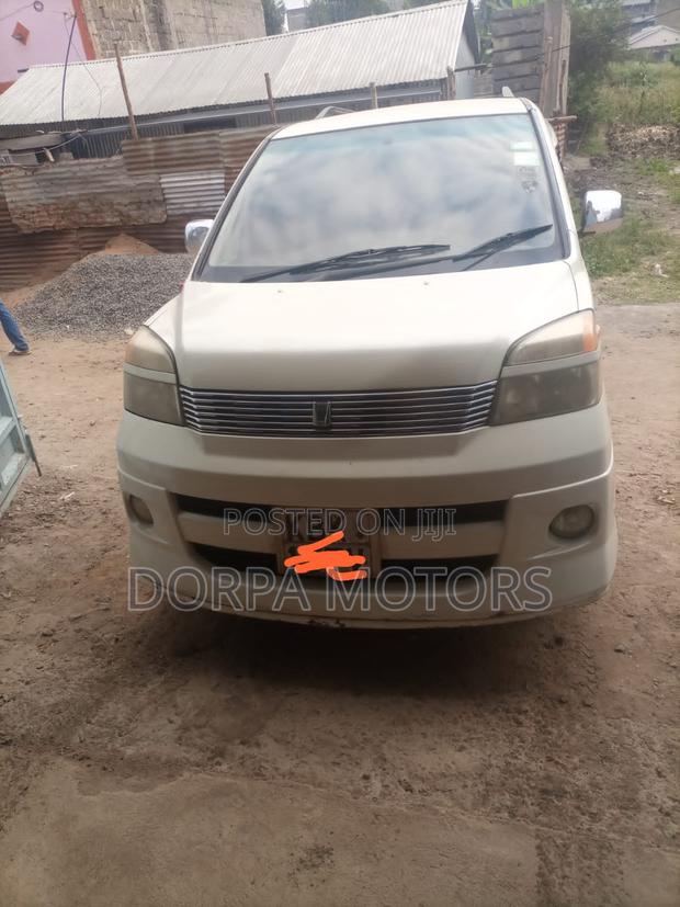 Toyota Voxy X 2WD 8-Seater 2003 White