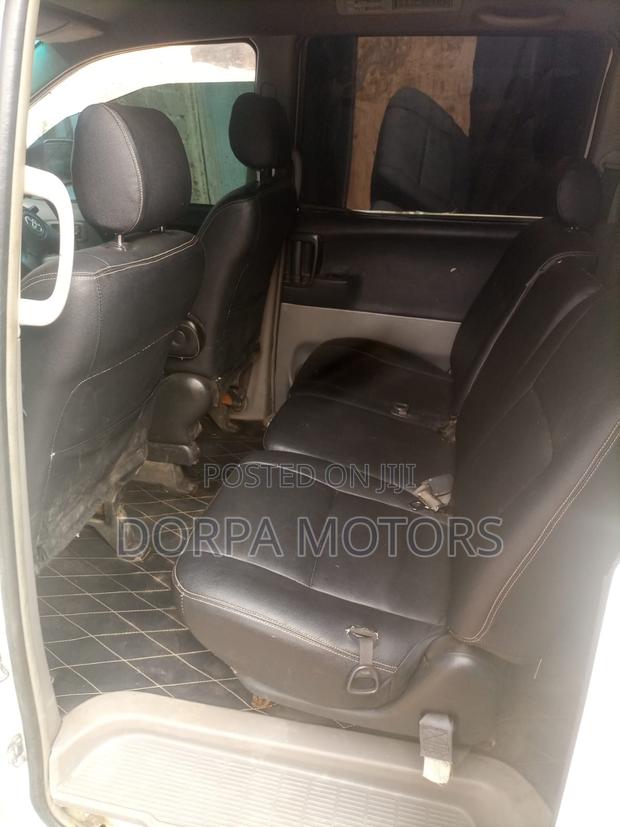 Toyota Voxy X 2WD 8-Seater 2003 White
