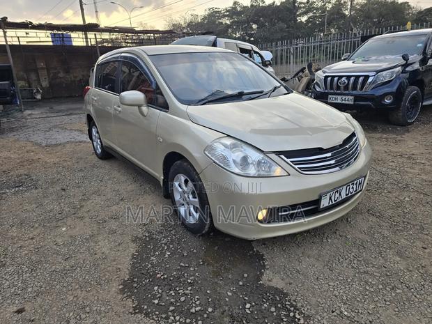 Nissan Tiida 2010 Gold