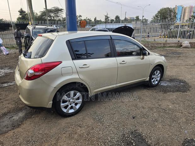 Nissan Tiida 2010 Gold
