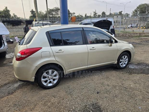 Nissan Tiida 2010 Gold
