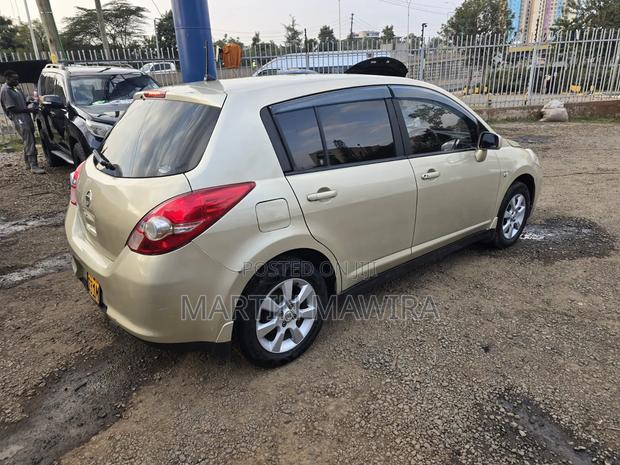Nissan Tiida 2010 Gold