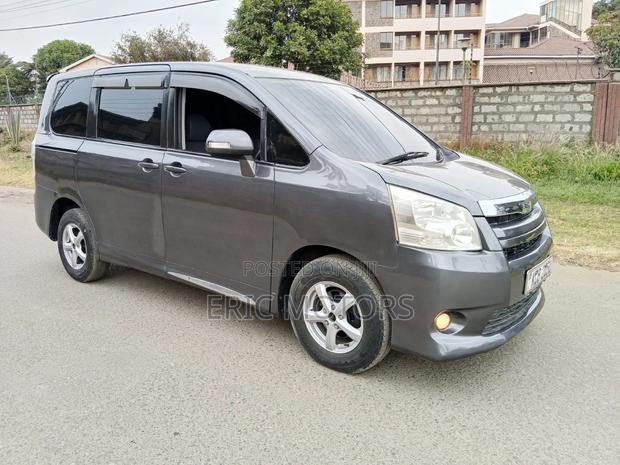 Toyota Noah 2008 Gray
