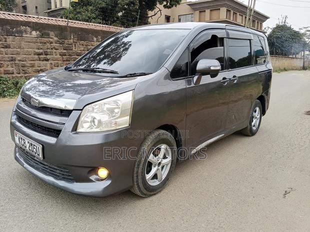 Toyota Noah 2008 Gray