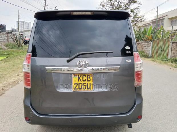 Toyota Noah 2008 Gray