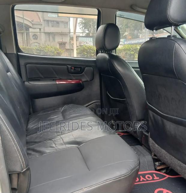 Toyota Hilux 2013 Gray