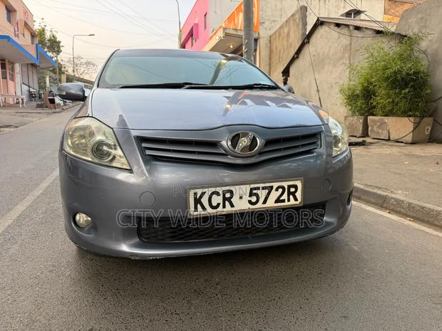 Toyota Auris 2011 Silver