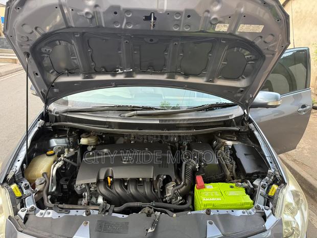 Toyota Auris 2011 Silver