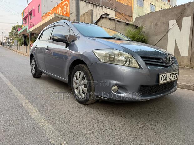 Toyota Auris 2011 Silver