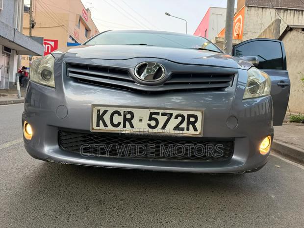 Toyota Auris 2011 Silver