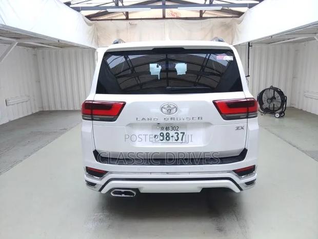 Toyota Land Cruiser 2022 Off white