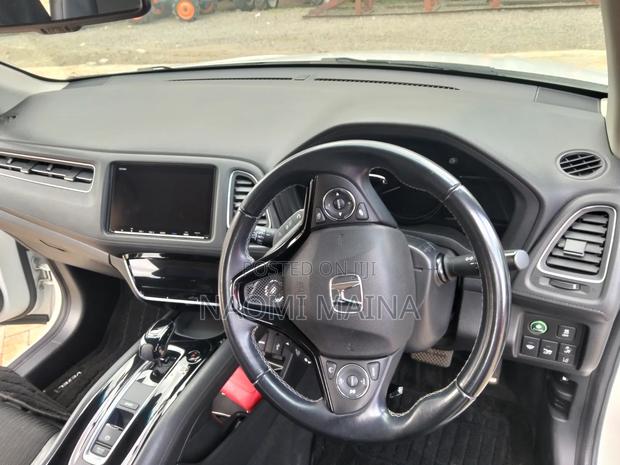Honda Vezel 2018 White
