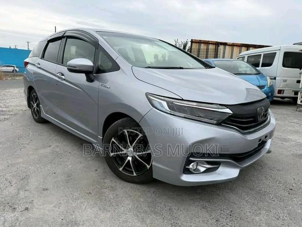 Honda Shuttle 1.5 Hybrid 2WD 2018 Silver