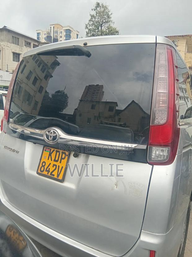 Toyota Noah 2016 Silver