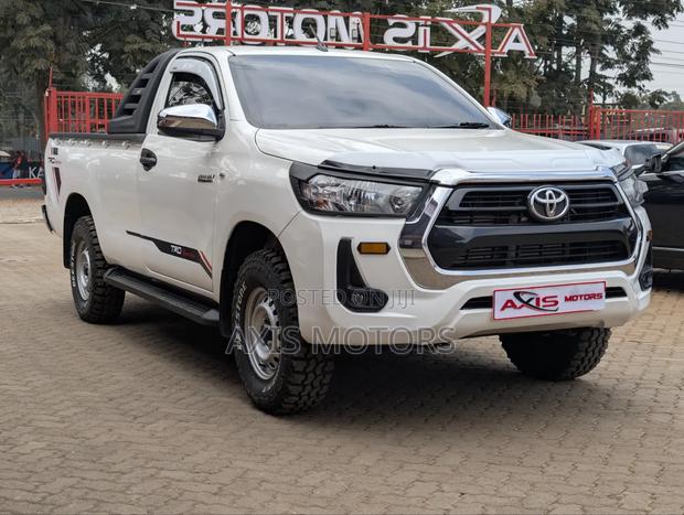 Toyota Hilux 2020 White