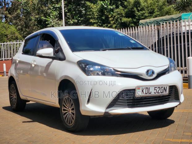 Toyota Vitz 2016 Pearl