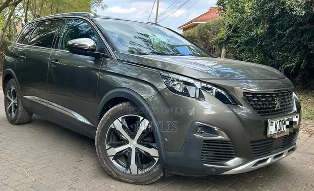 Peugeot 5008 2018 Green