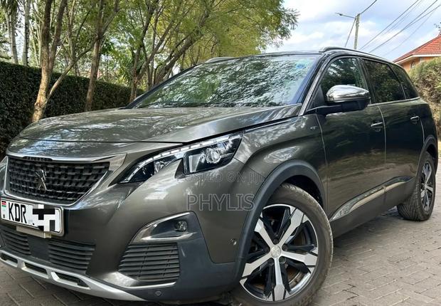 Peugeot 5008 2018 Green