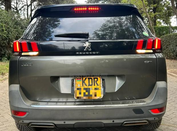 Peugeot 5008 2018 Green