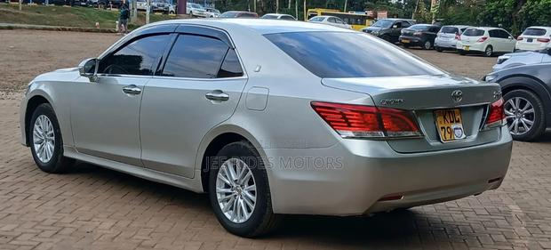 Toyota Crown 2016 Silver