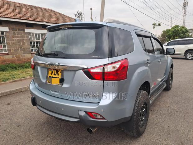 Isuzu MU-X 2015 Gray