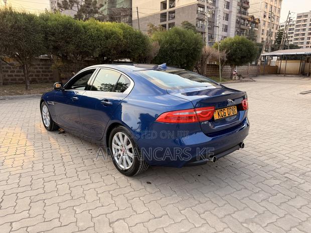 Jaguar XE 2015 Blue