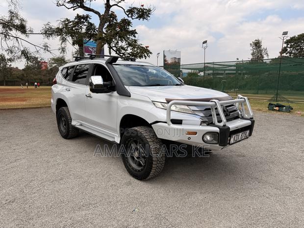 Mitsubishi Pajero Sport 2022 White