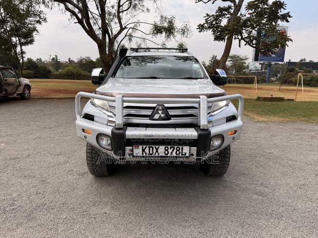 Mitsubishi Pajero Sport 2022 White