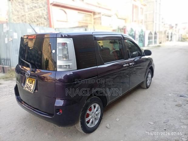 Toyota Sienta 2015 Burgundy