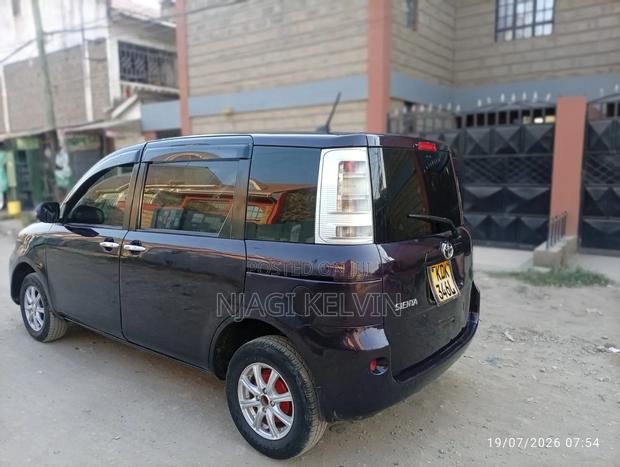 Toyota Sienta 2015 Burgundy