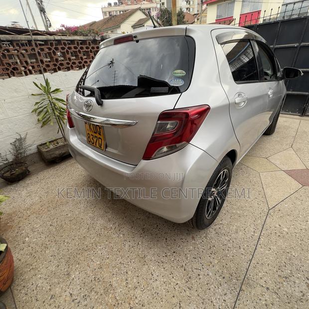 Toyota Vitz 1.0 FWD 5dr 2016 Silver