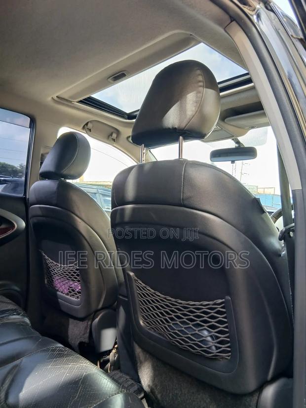 Toyota Vanguard 2011 Black
