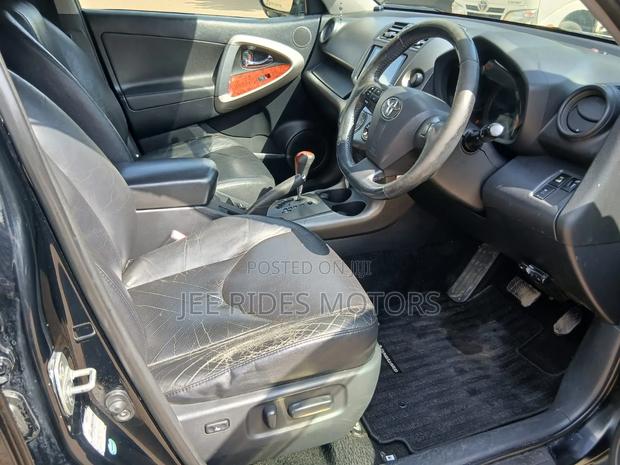 Toyota Vanguard 2011 Black