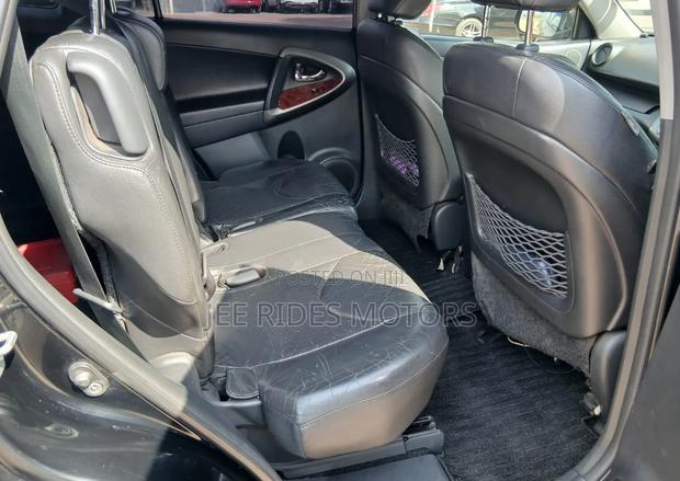 Toyota Vanguard 2011 Black