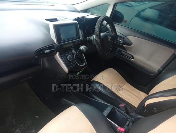 Toyota Wish 2009 White