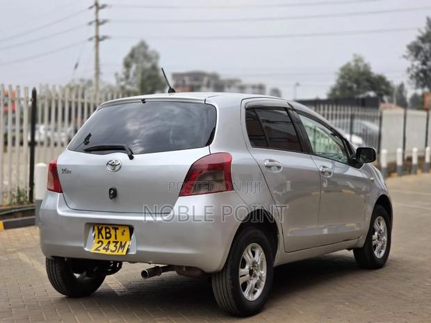 Toyota Vitz 2004 Silver