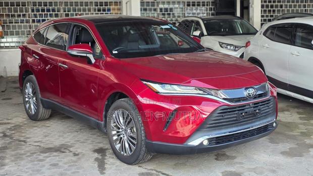 Toyota Harrier 2.0 2021 Red
