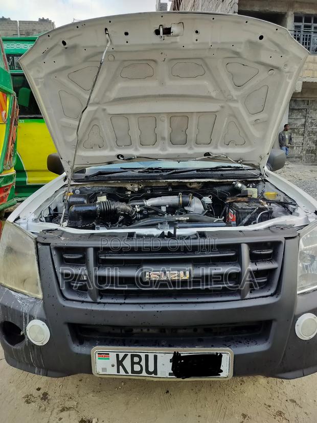 Isuzu D-MAX 2012 Off white