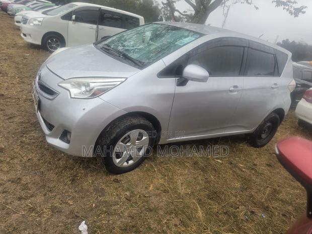 Toyota Ractis 2015 Silver