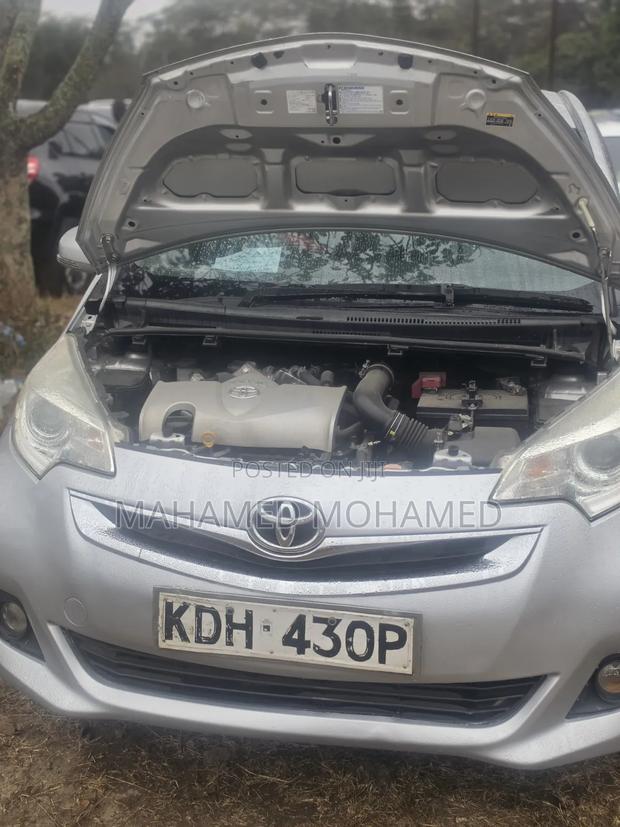Toyota Ractis 2015 Silver