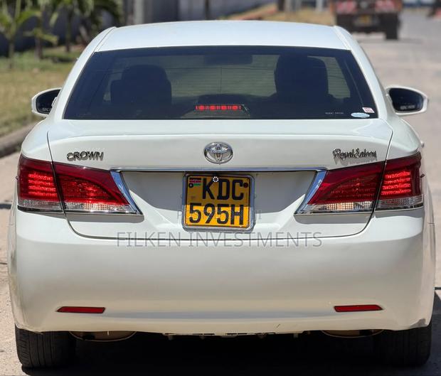Toyota Crown 2015 White
