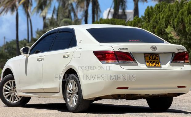 Toyota Crown 2015 White