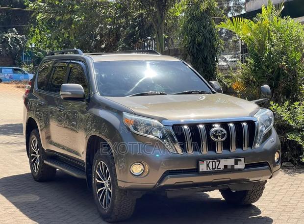Toyota Land Cruiser Prado 2.8 2017 Gold