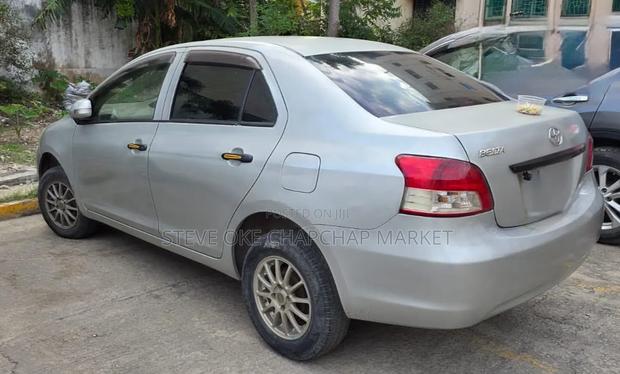 Toyota Belta 2012 Silver