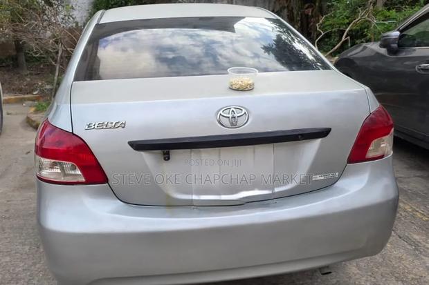 Toyota Belta 2012 Silver