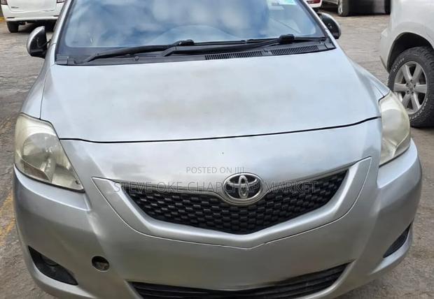 Toyota Belta 2012 Silver